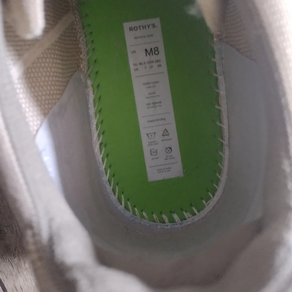 Rothy’s The RS01 Sneaker in Wheat Men’s Size 8 EUC